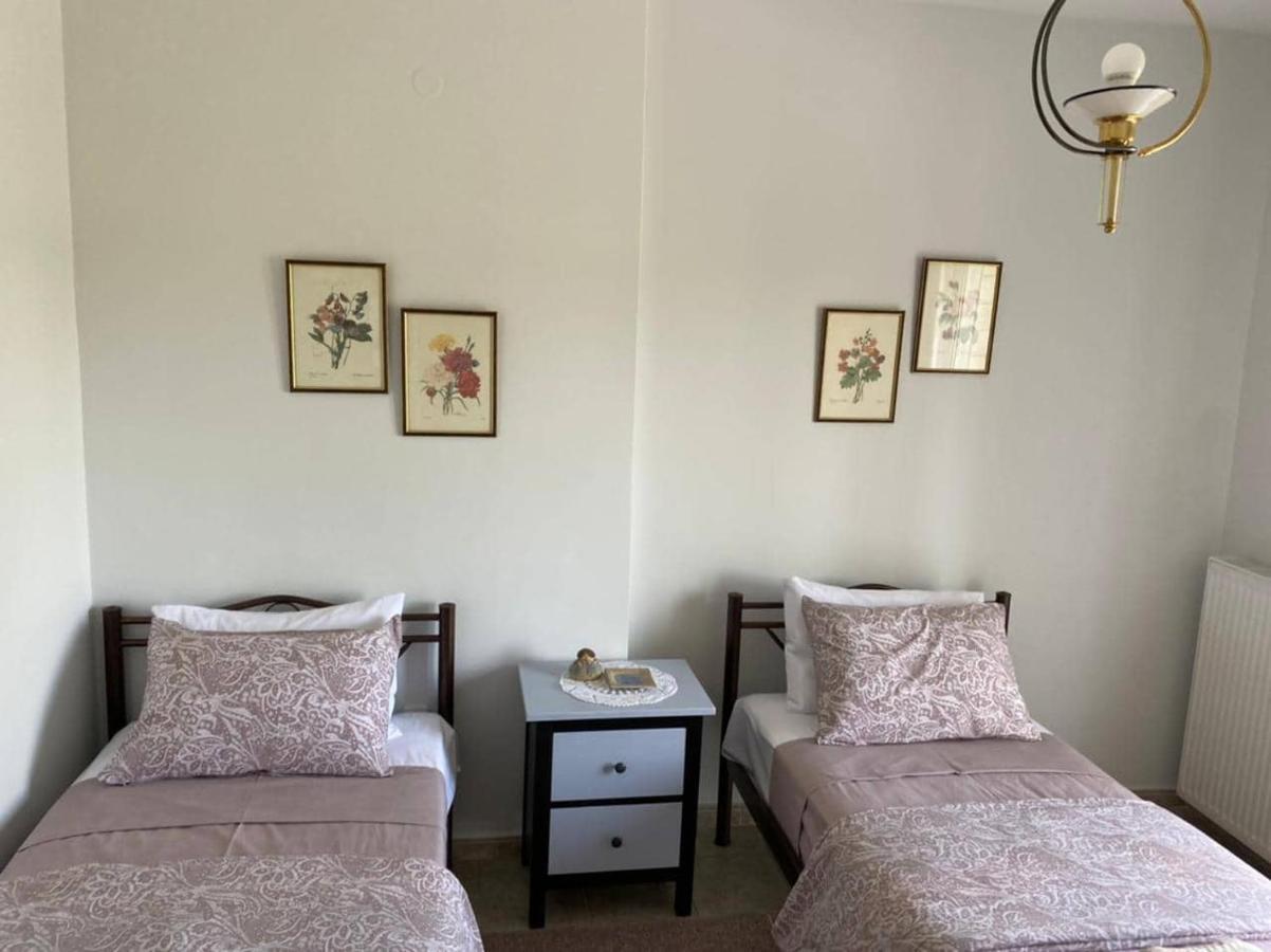 Polys Apartment And Paraskevi Studio With View Kayılar Dış mekan fotoğraf